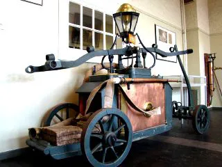 Oude pompwagen Brandweermuseum